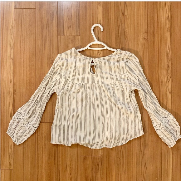 🌟 2/$20 Hollister peasant top - Picture 5 of 5